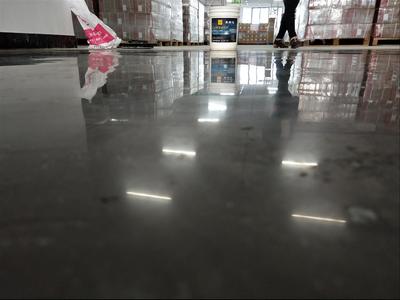 舊地面翻新與地坪材料研發(fā) 應(yīng)對起灰起沙問題的系統(tǒng)解決方案